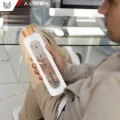 pol_pl_Butelka-szklana-duza-bidon-na-napoje-do-picia-Alogy-Miarka-motywacyjna-1l-1000ml-etui-silikonowe-Biala-74359_8.webp