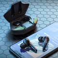 pol_pl_Sluchawki-bezprzewodowe-Bluetooth-5-2-w-etui-powerbank-dla-graczy-do-gier-gamingowe-LED-Czarne-74086_18.jpg