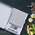 pol_pl_Waga-jubilerska-elektroniczna-0-5-kg-1580_4.jpg