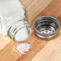 pol_pl_Solniczka-i-pieprzniczka-ze-stojakiem-3-el-16483_4.jpg