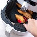 pol_pl_Wklad-do-frytkownicy-Air-Fryer-beztluszczowej-silikonowy-czarny-20-5-cm-18144_4.jpg