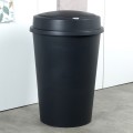 pol_pl_Kosz-na-smieci-plastikowy-czarny-47-l-15088_2.jpg