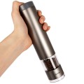 pol_pl_Mlynek-do-pieprzu-i-soli-elektryczny-aluminiowy-22-5-cm-11492_3.jpg
