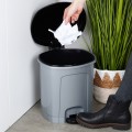 pol_pl_Kosz-na-smieci-z-pedalem-plastikowy-szary-11-5-l-16517_5.jpg