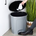 pol_pl_Kosz-na-smieci-z-pedalem-plastikowy-szary-30-l-16519_5.jpg