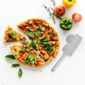 noz-do-pizzy-z-tarcza-tnaca-zebami-tnacymi-brzegi-oraz-lopatka-z-zaciskiem-dde4e913131d4ad18bafda460c5f1ba8-d3677a6f.jpg