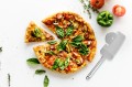 noz-do-pizzy-z-tarcza-tnaca-zebami-tnacymi-brzegi-oraz-lopatka-z-zaciskiem-aeec3738b82f48aead78c99eb9f1fb1d-caa7f7cc.jpg