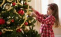 christmas-tree-and-little-girl.jpg