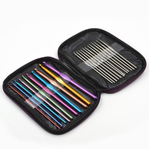 Szydełka w etui ( 22 szt )